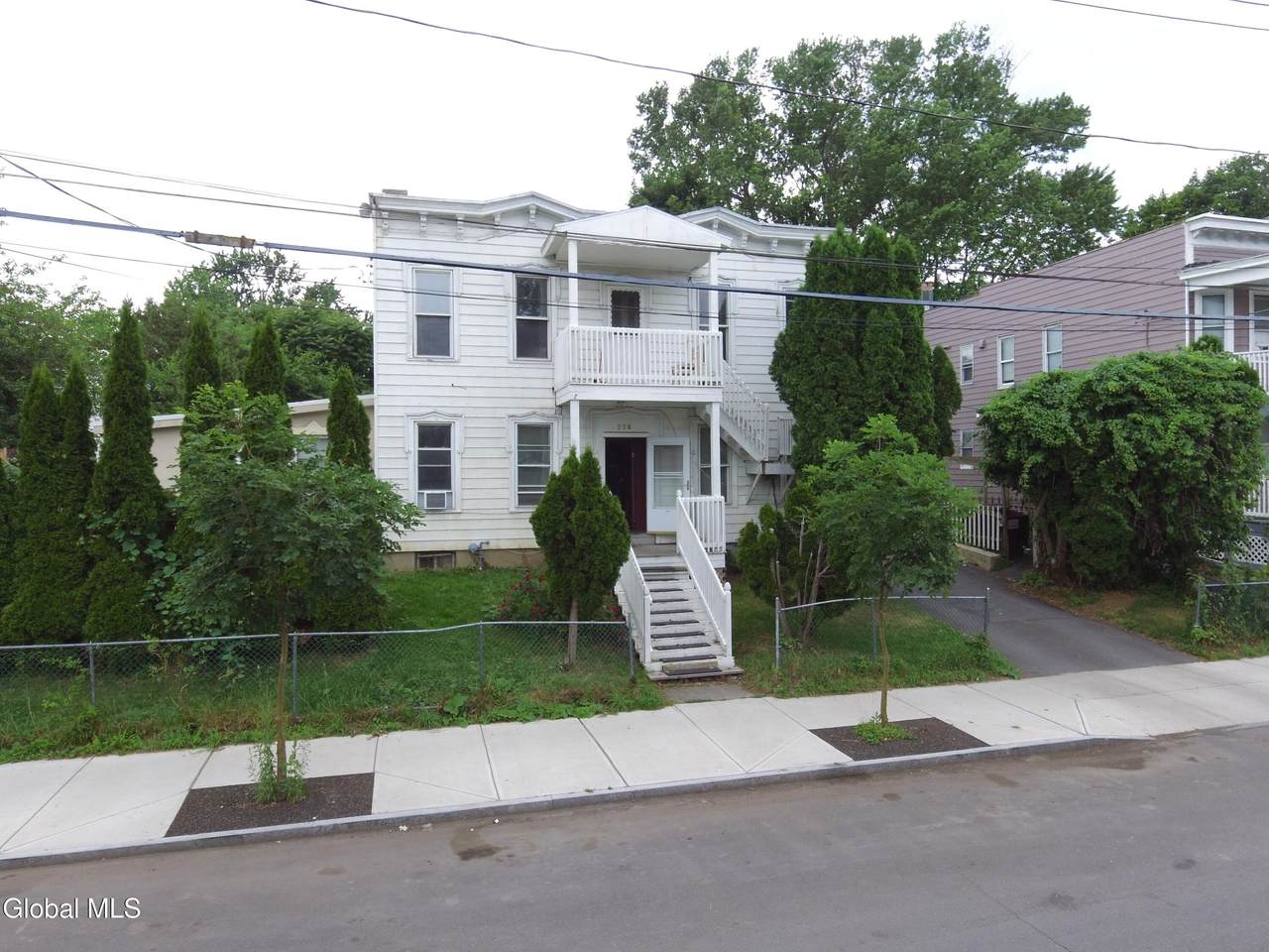 518 Hudson Avenue - Photo 1