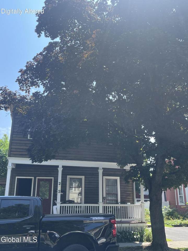 212 Regent Street - Photo 1
