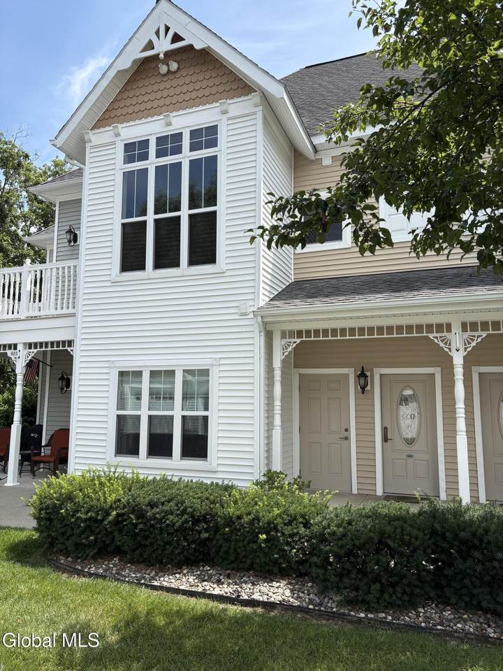 404 Kelly Circle - Photo 1