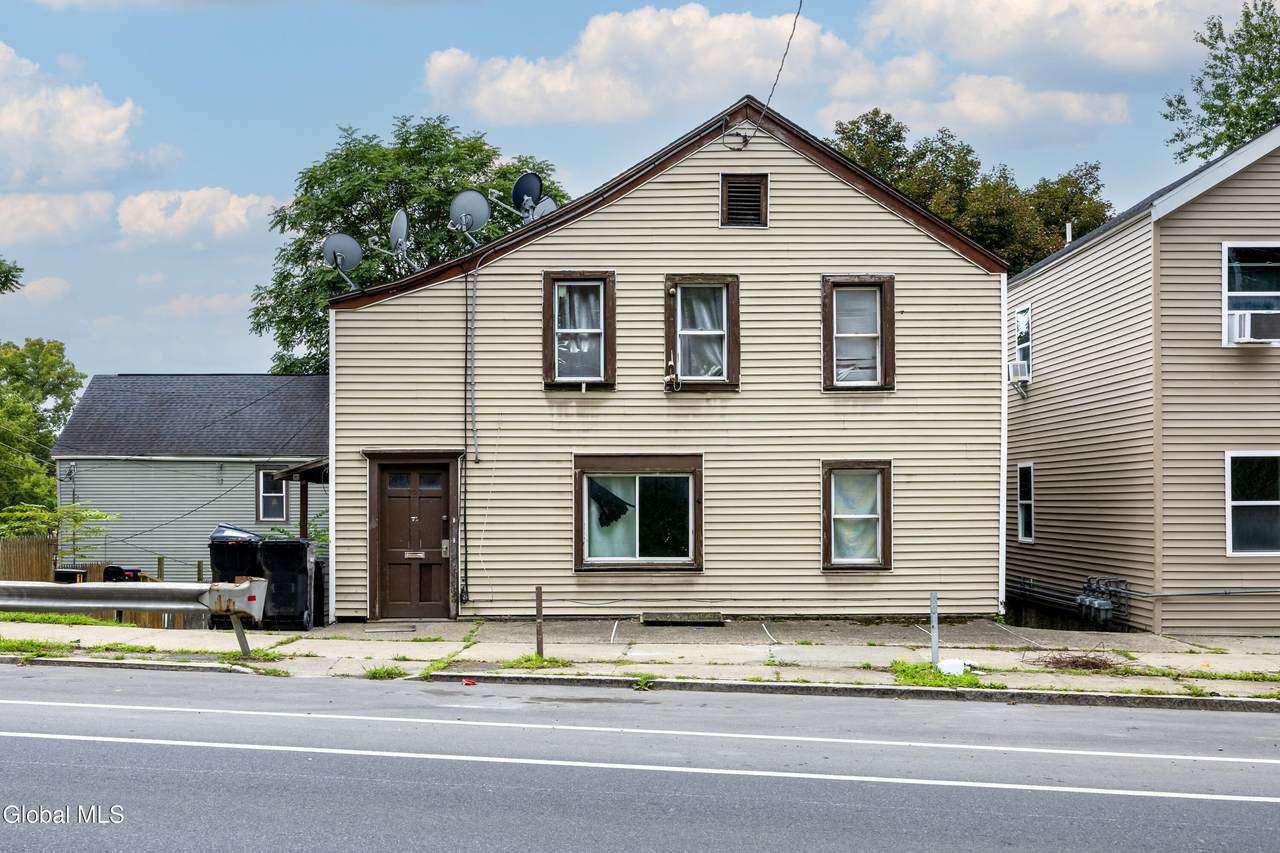 727 Burden Avenue - Photo 1
