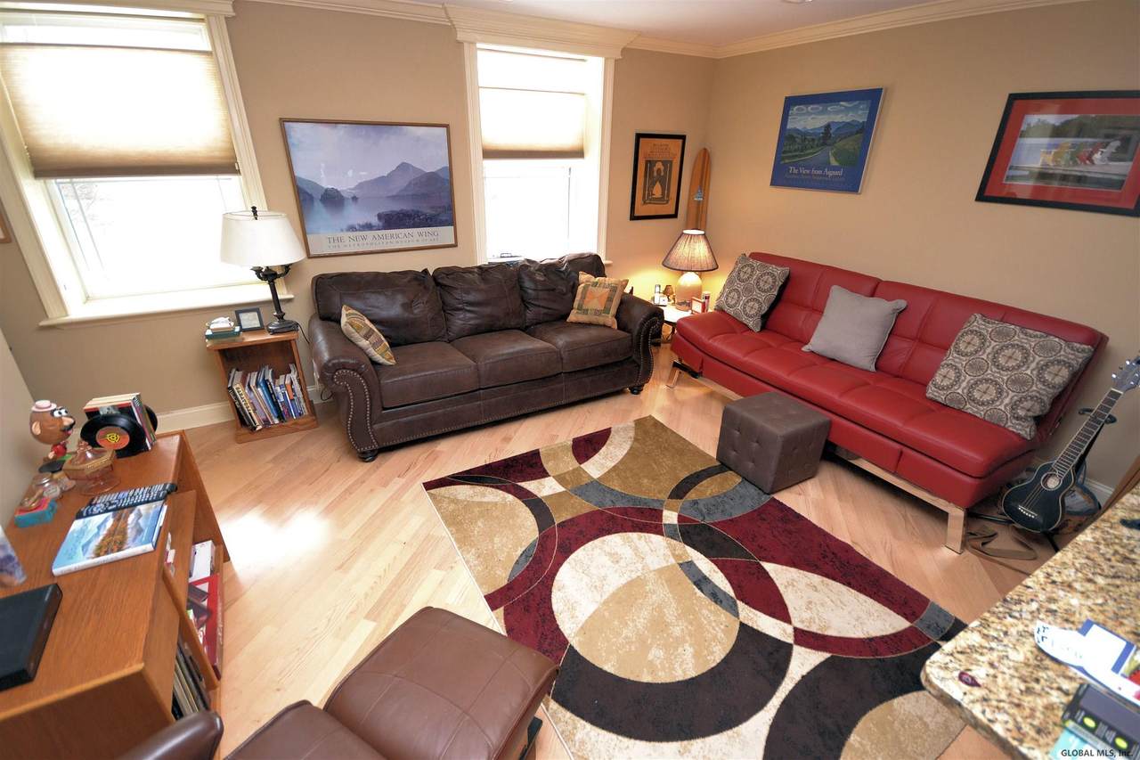 93 Maple St - Photo 1