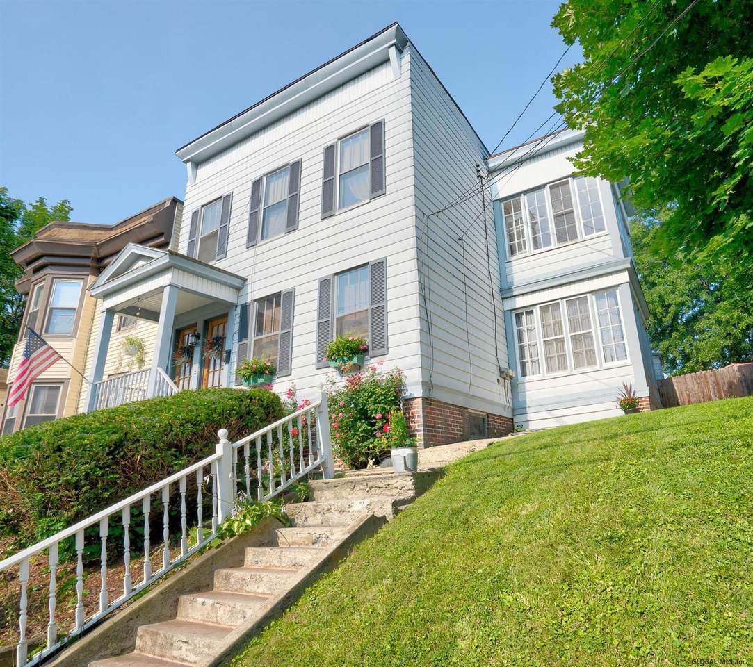85 Chestnut St - Photo 1