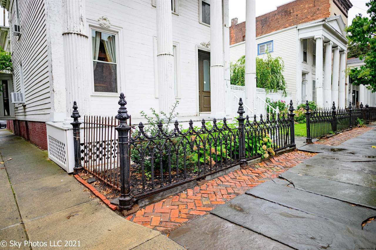 160 2ND ST - Photo 1