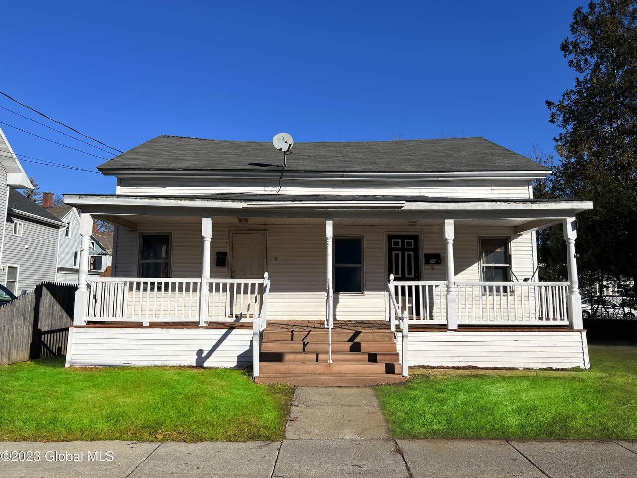 3-5 Charlotte Street - Photo 1