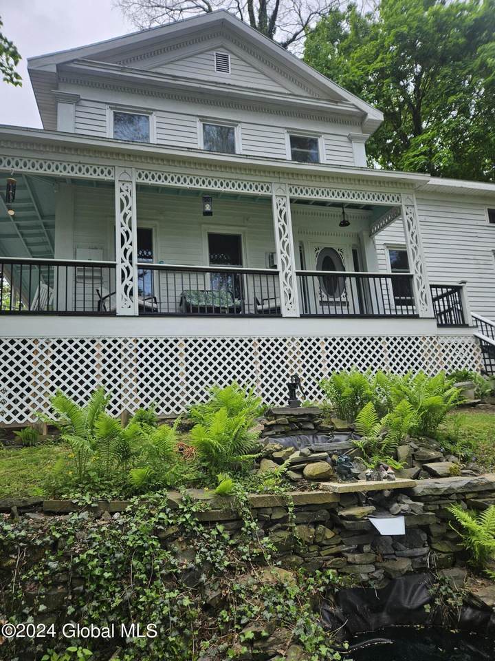 10 Washington Ave - Photo 1