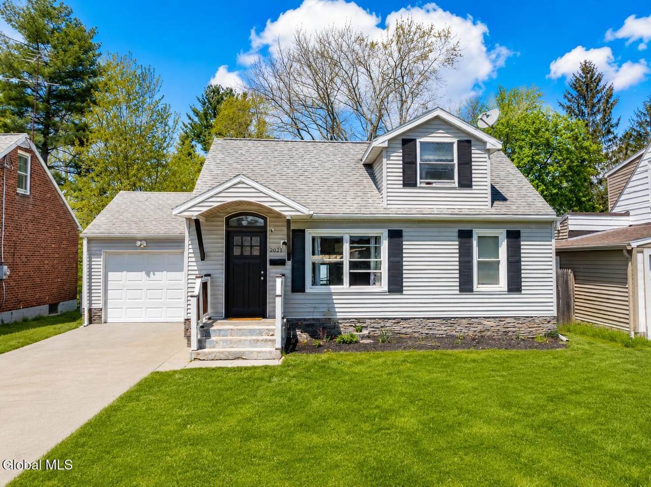 2023 Robinwood Avenue - Photo 1