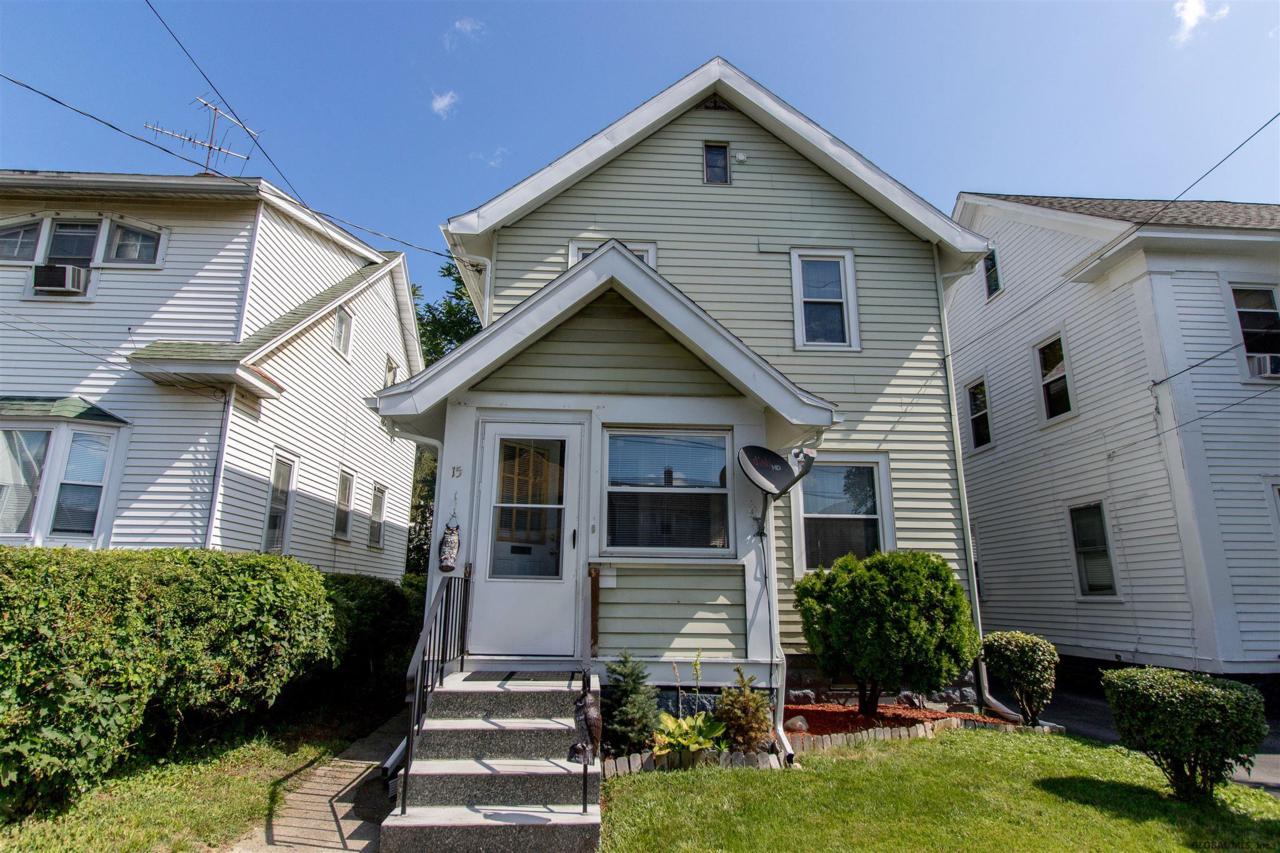 15 Lawn Av - Photo 1