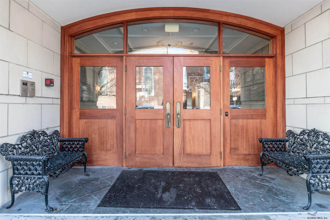 87 Railroad Pl - Photo 1
