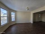 918 Delamont Avenue - Photo 2