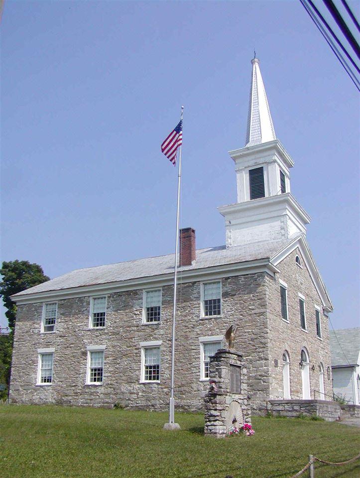 1100 Main St - Photo 1