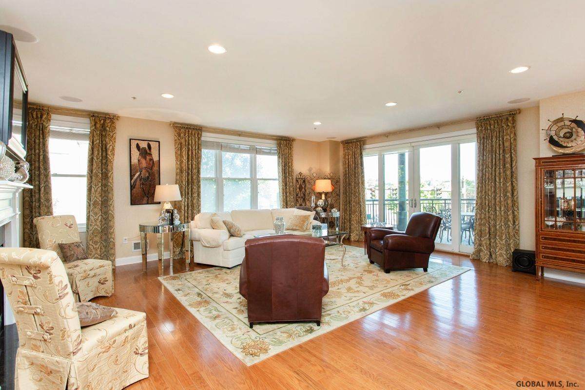 87 Railroad Pl - Photo 1