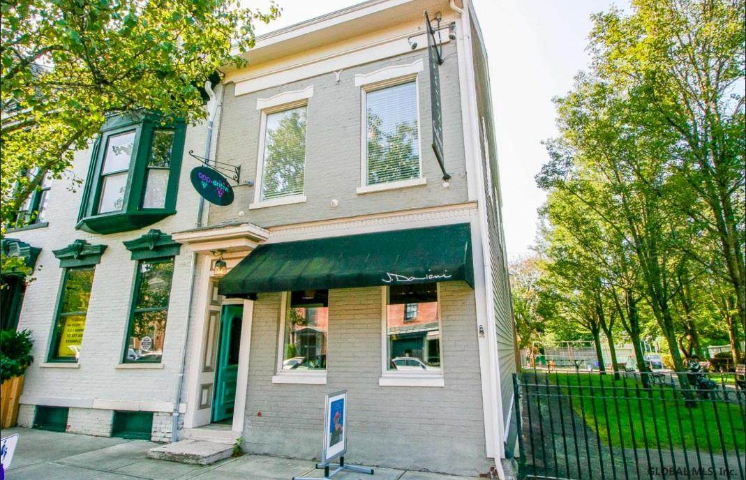 237 Warren St - Photo 1
