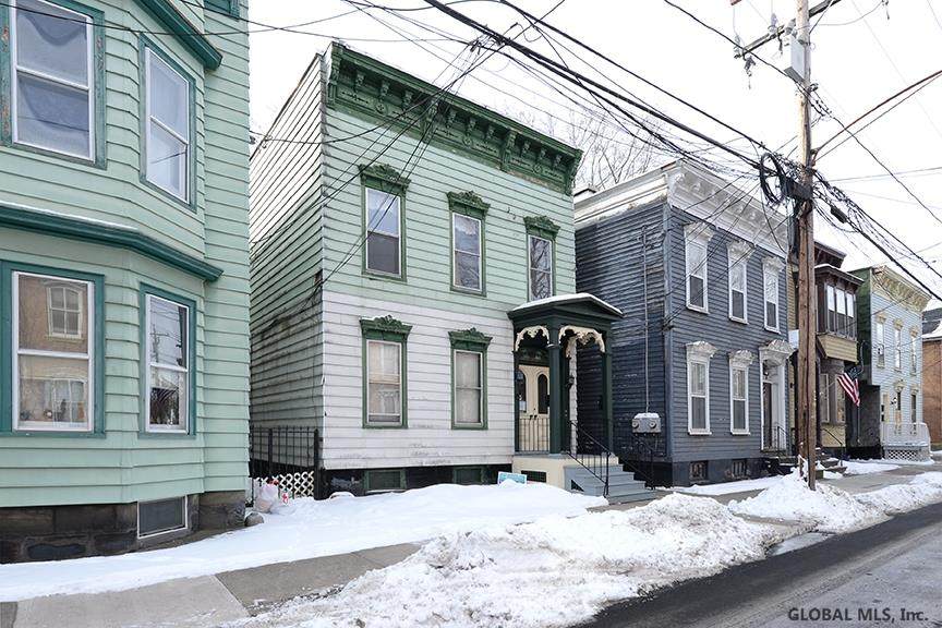 240 Green St - Photo 1