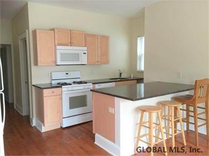 262 Yates St - Photo 1