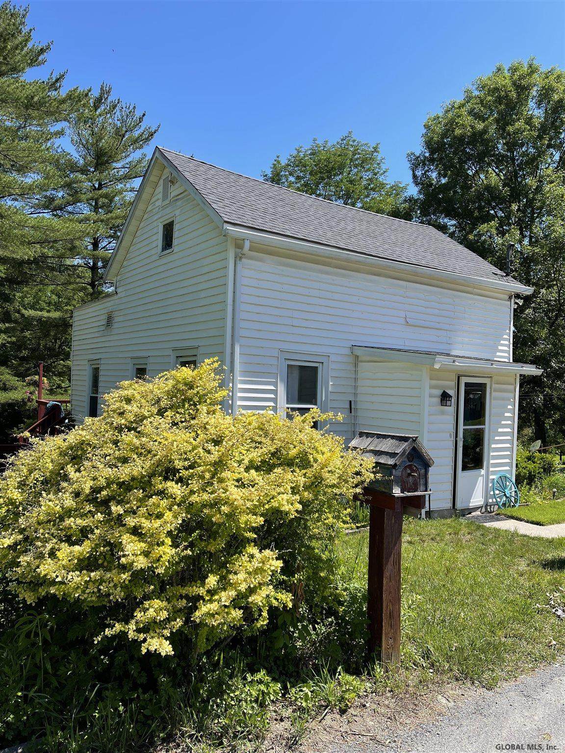 62 Cummings St - Photo 1