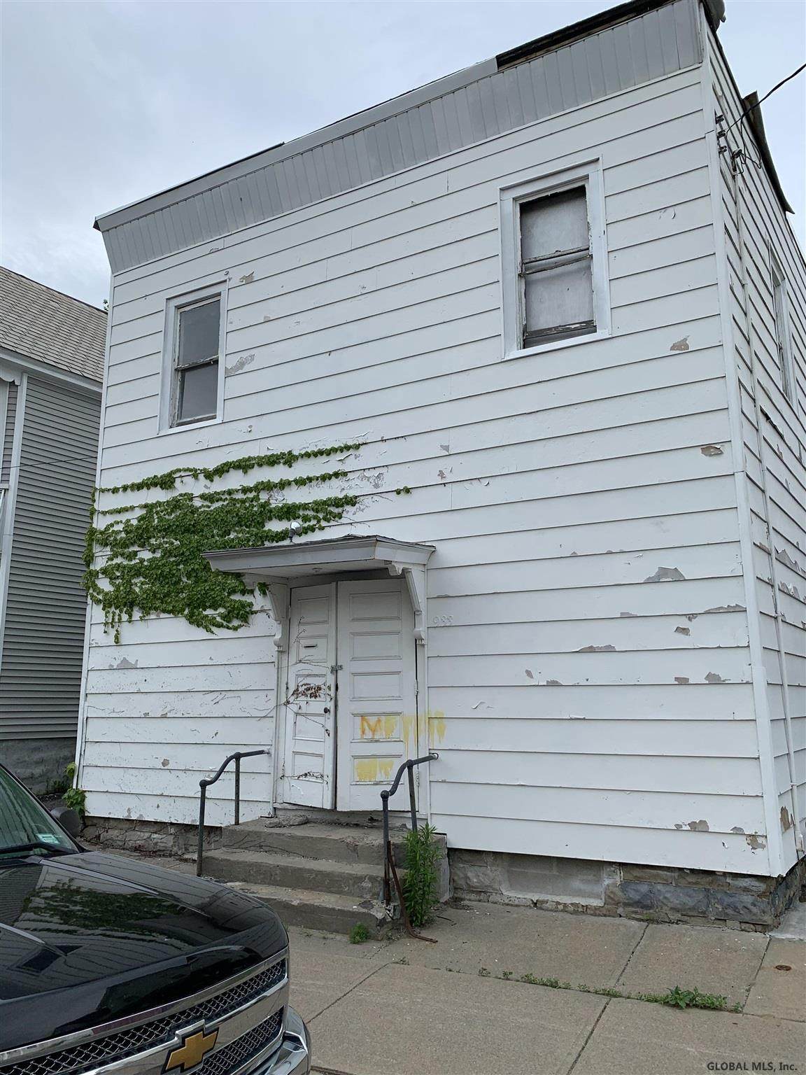 933 Pleasant St - Photo 1