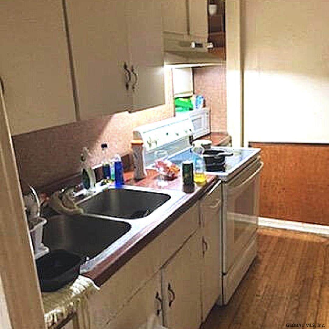 398 Clinton Av - Photo 1