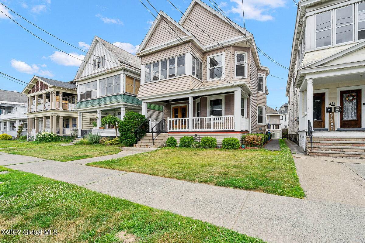 420 Manning Boulevard - Photo 1