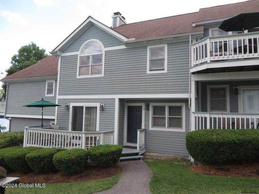 3014 Lake Shore - Photo 1