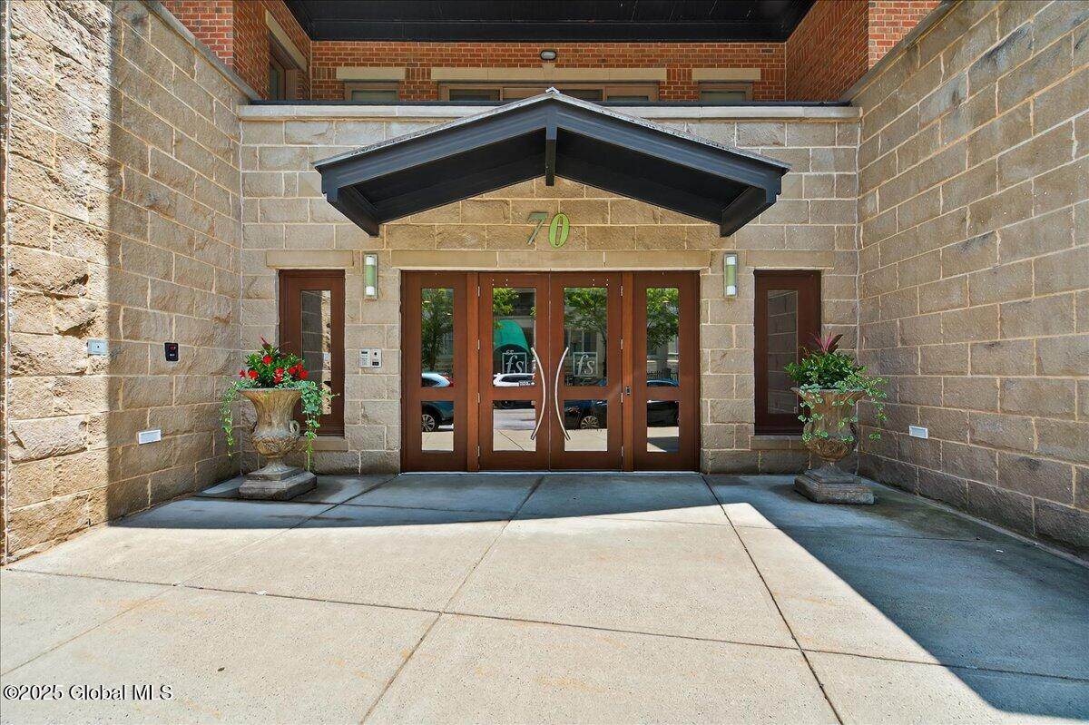 70 Railroad Place - Photo 1