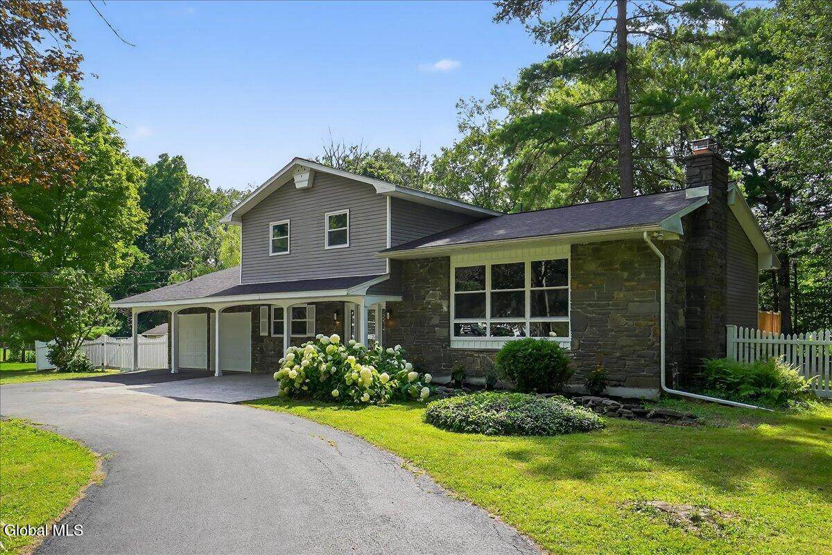 7 Colonie Avenue - Photo 1