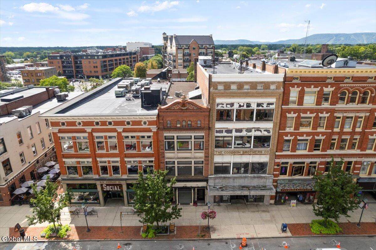 196 Glen Street - Photo 1