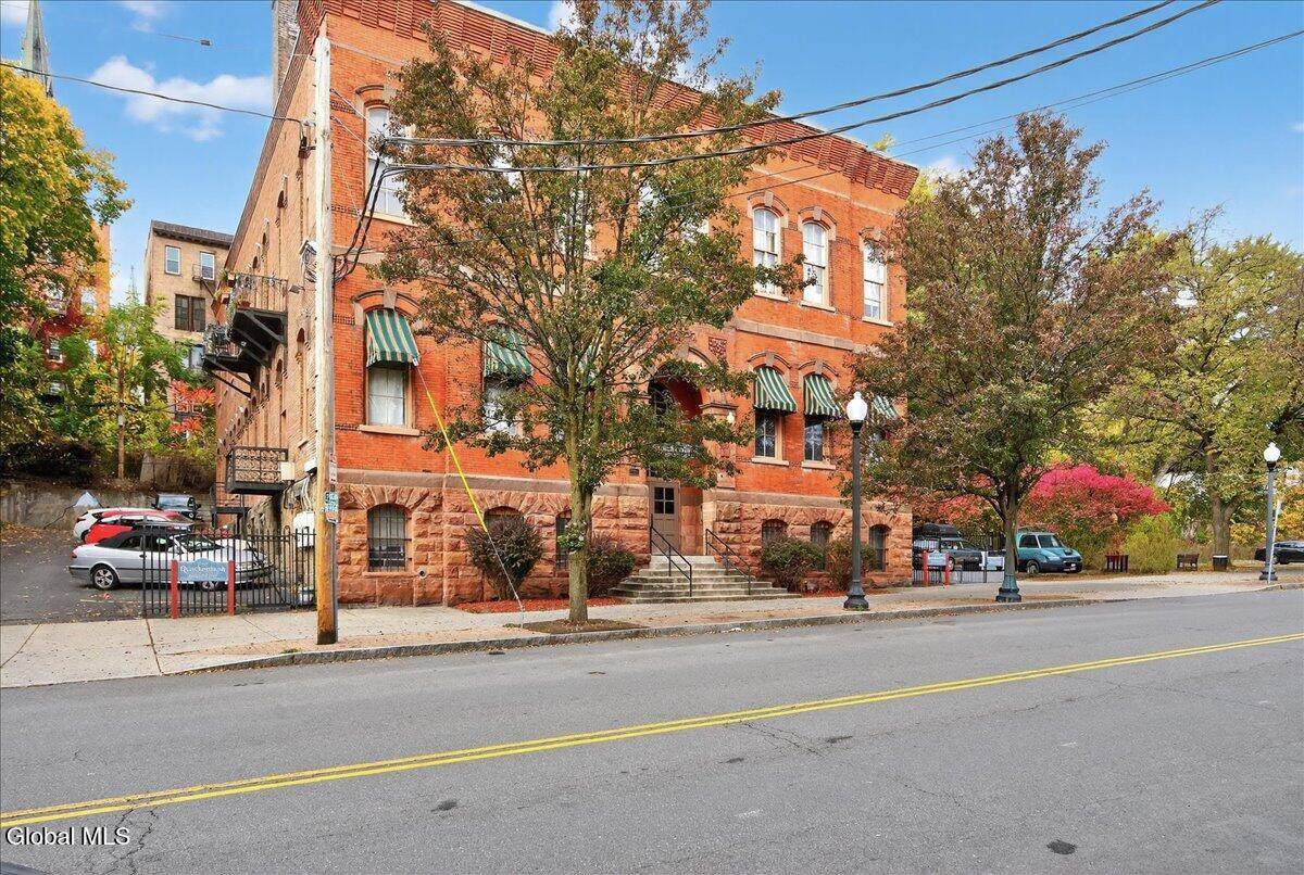 206 Pearl Street - Photo 1