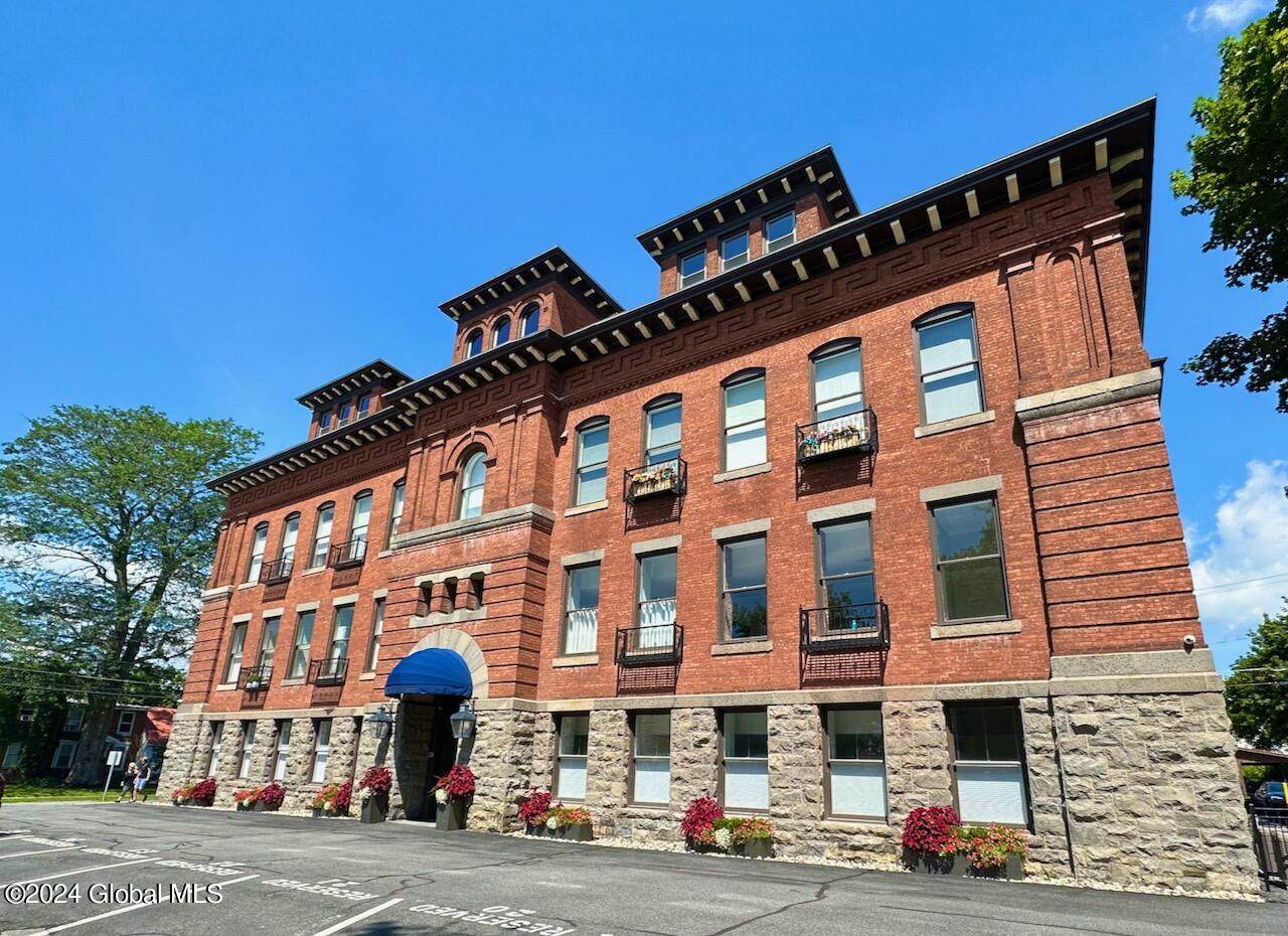 77 Van Dam Street - Photo 1