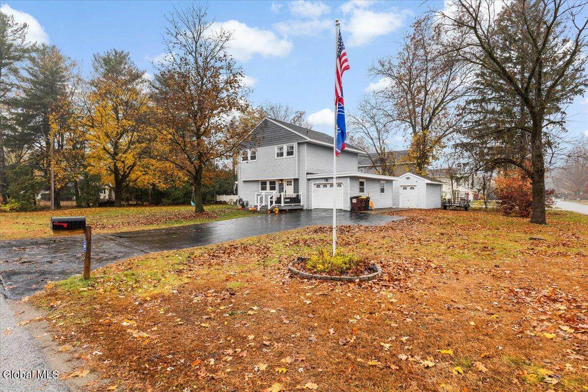 7 Maplewood Parkway - Photo 1