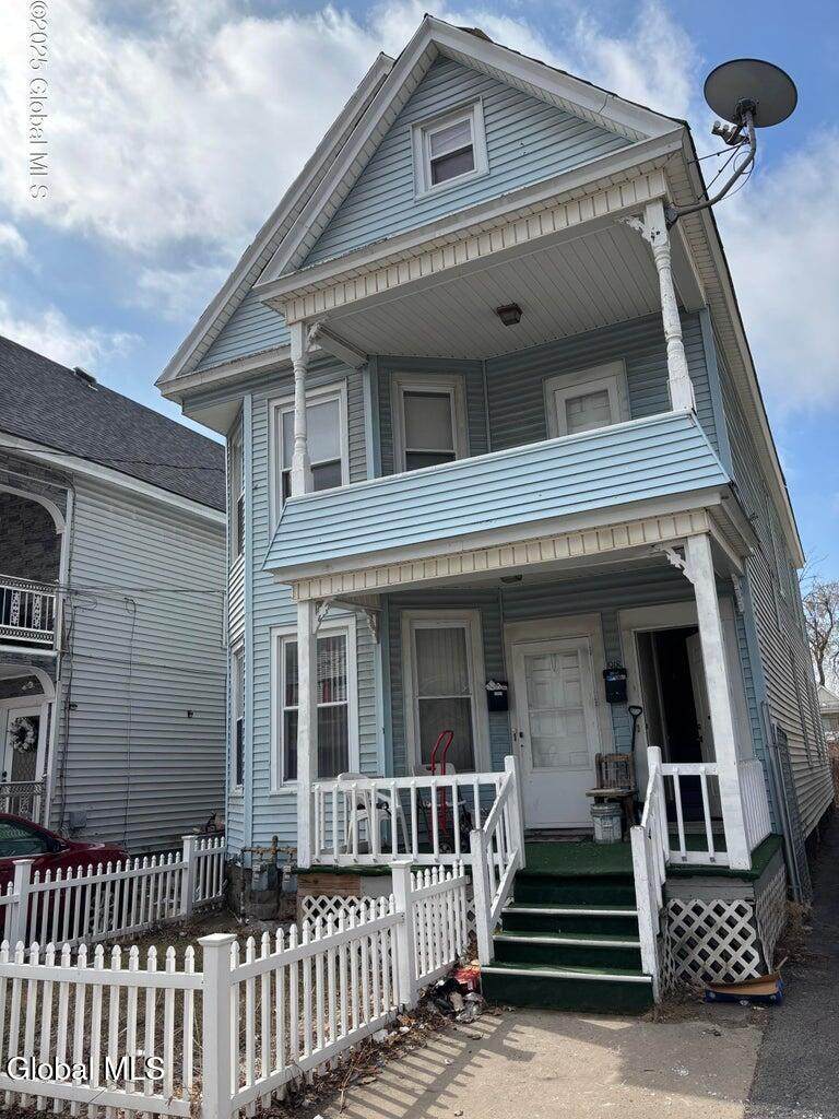 918 Delamont Avenue - Photo 1