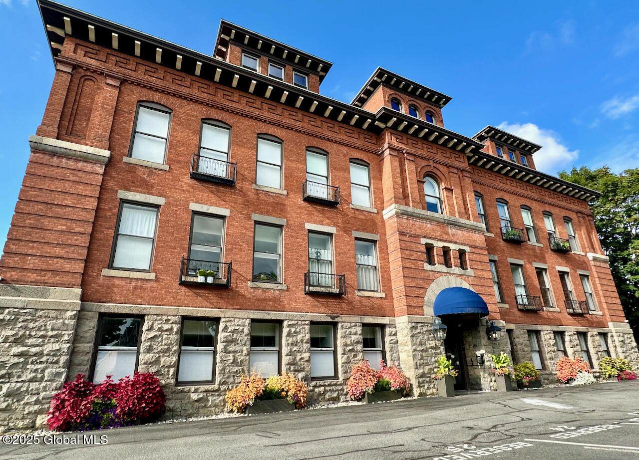 77 Van Dam Street - Photo 1