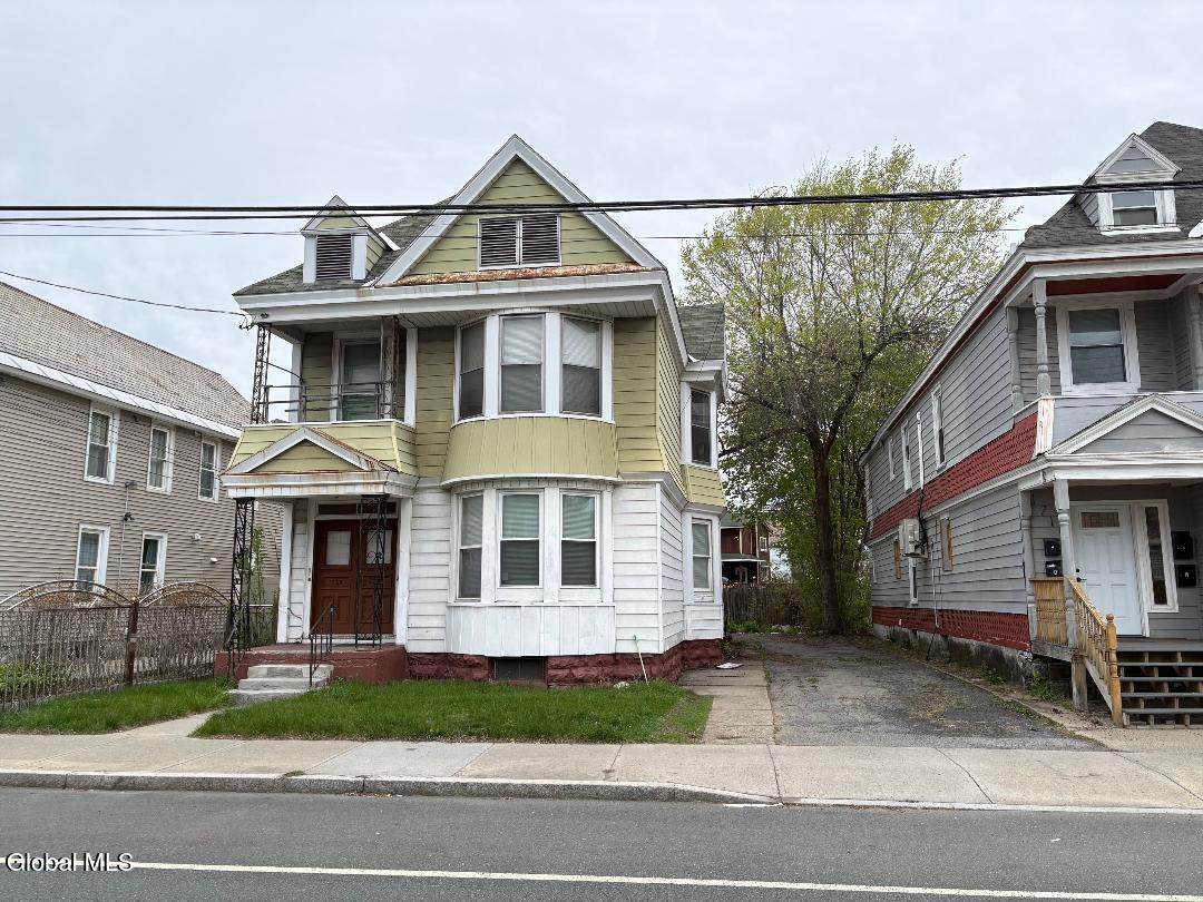 1723 Broadway - Photo 1