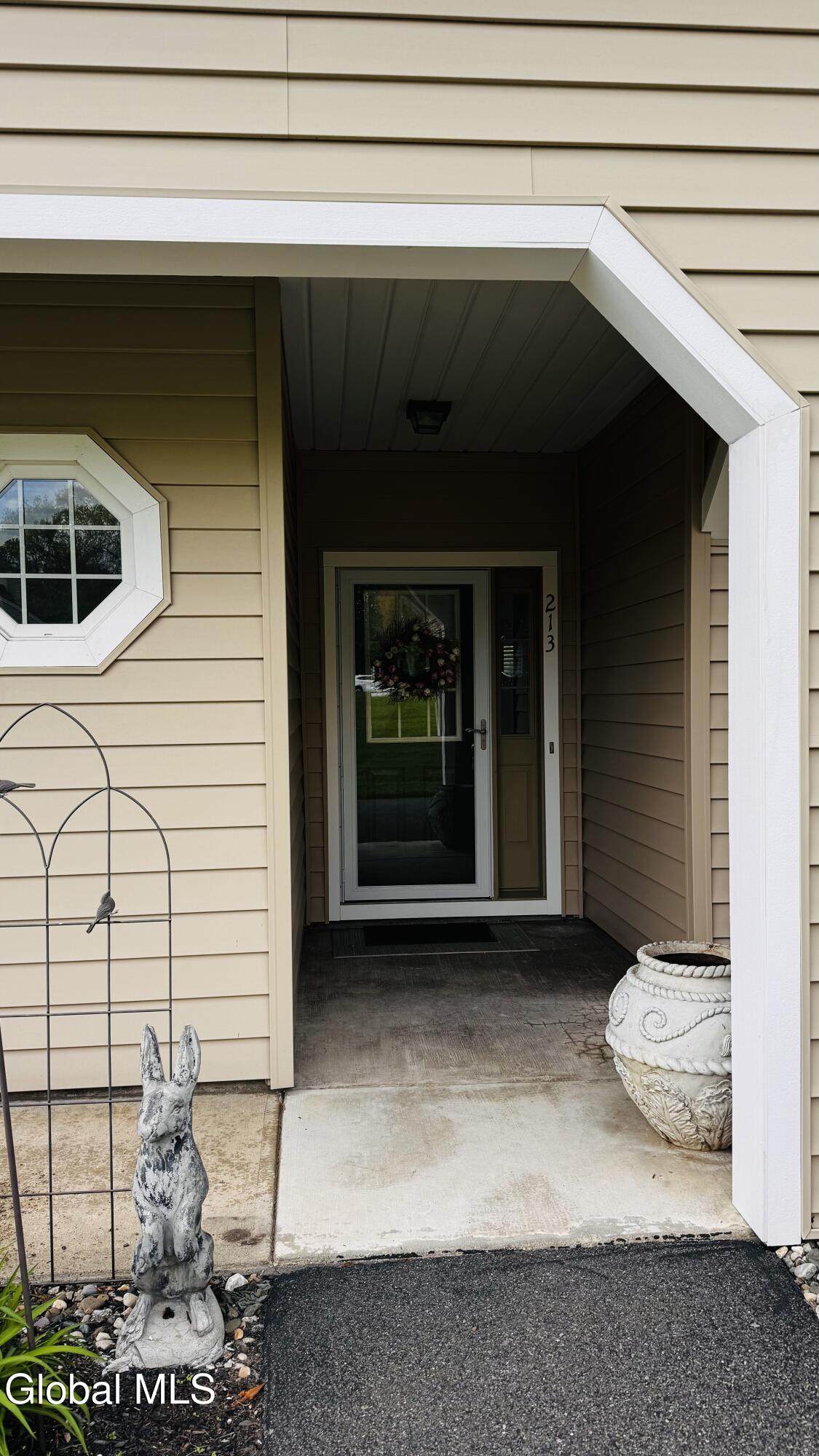 213 Hampton Pl Boulevard - Photo 1