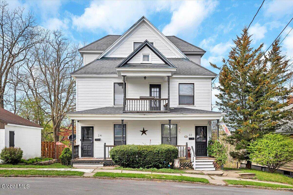 22-24 Kreisel Terrace - Photo 1