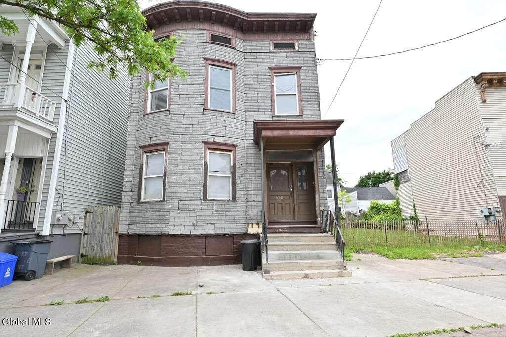 618 Clinton Avenue - Photo 1