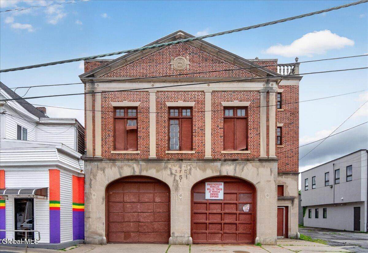 907 Albany Street - Photo 1