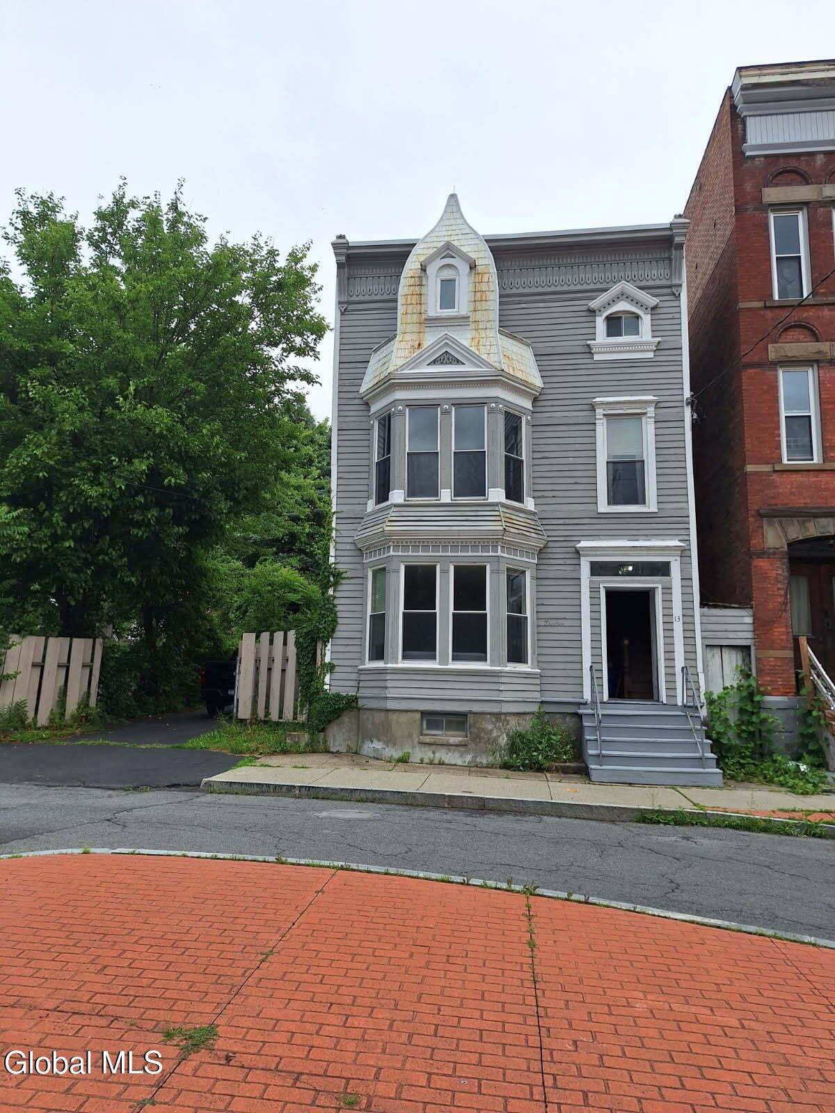 13 13th Street - Photo 1