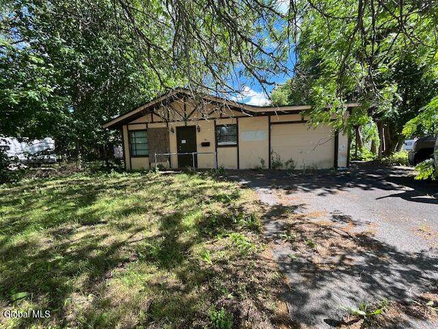 10 9th Avenue - Photo 1