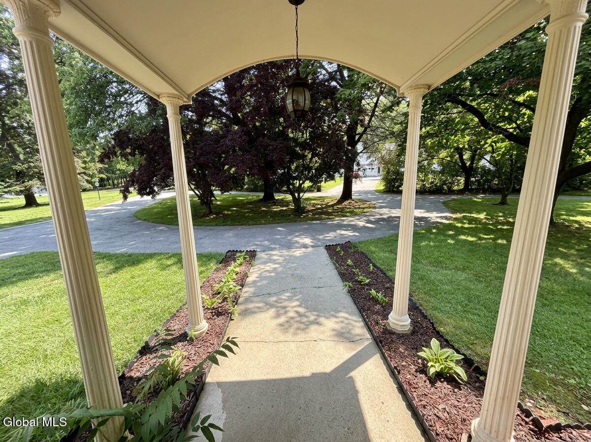 https://bt-photos.global.ssl.fastly.net/capital/1280_boomver_1_202627523-2.jpg