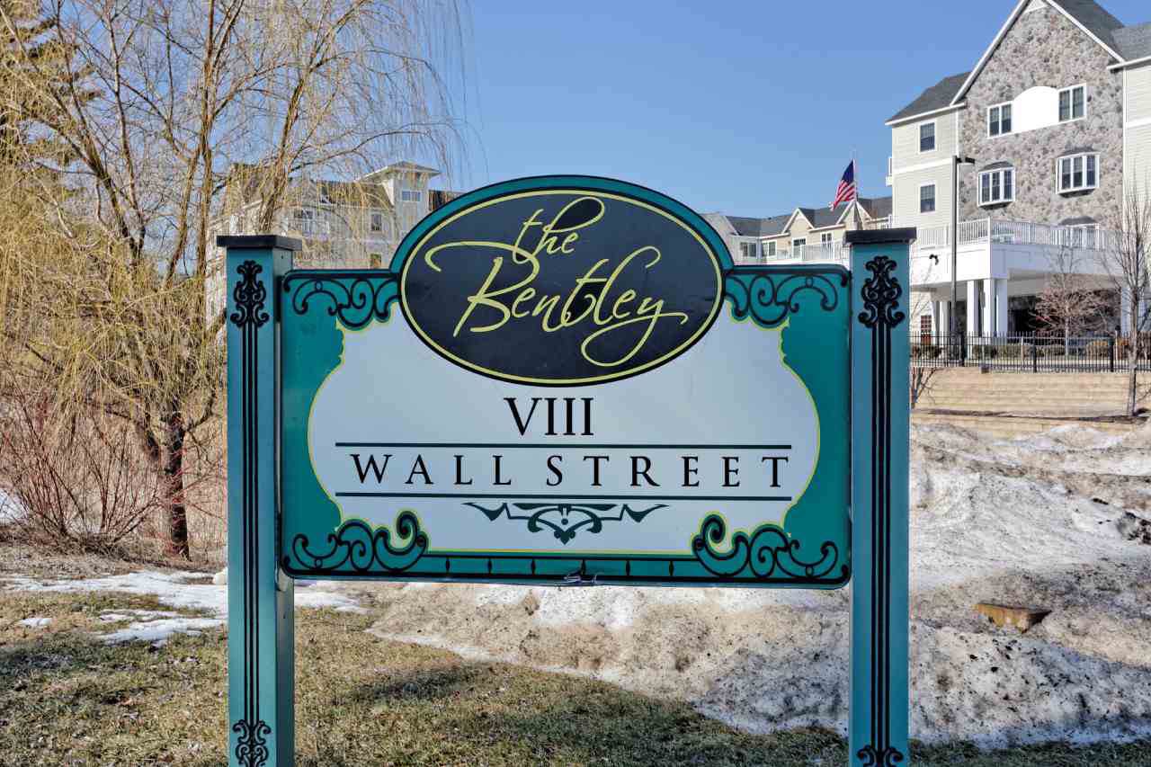 8 Wall St - Photo 1