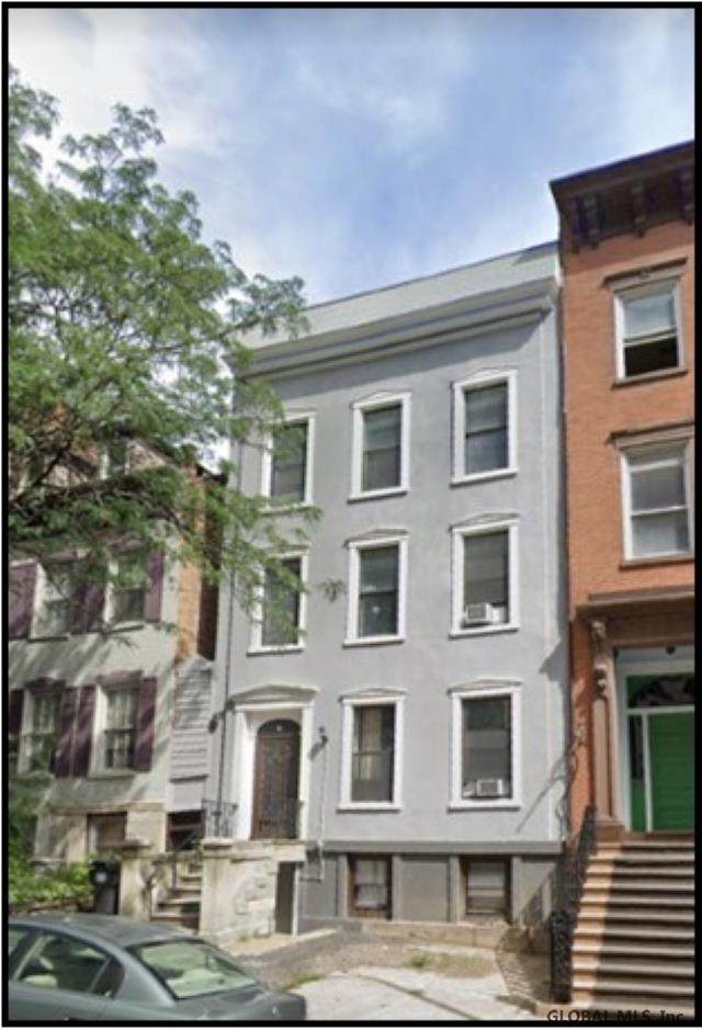 103 Columbia St - Photo 1