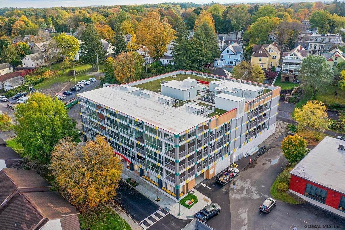 128 Henry St - Photo 1
