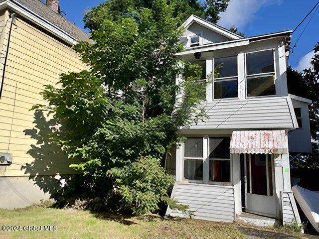 885 Yorkston Street - Photo 1