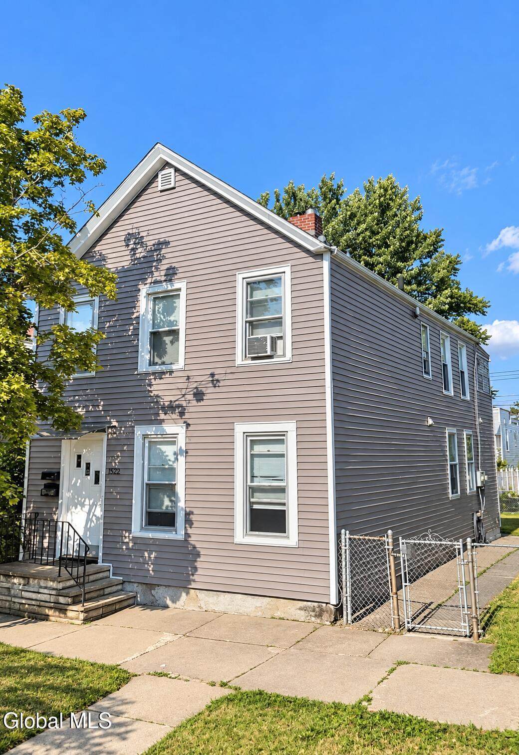 1522 7th Avenue - Photo 1