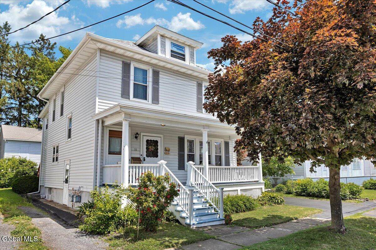 10 Oakwood Boulevard - Photo 1