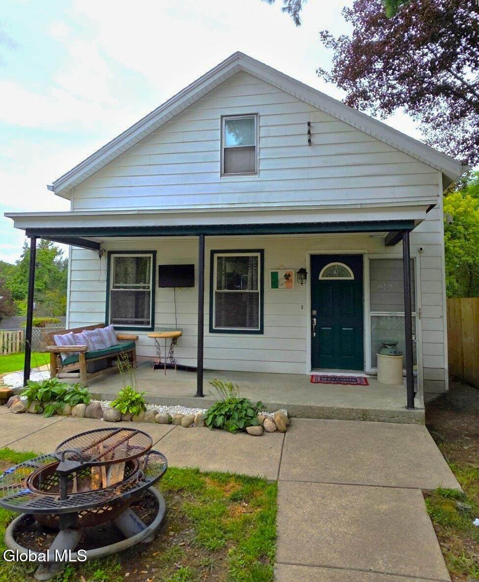 612 Pawling Avenue - Photo 1