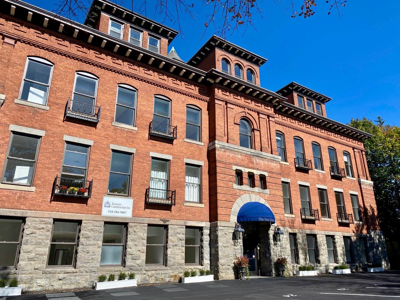 77 Van Dam St - Photo 1