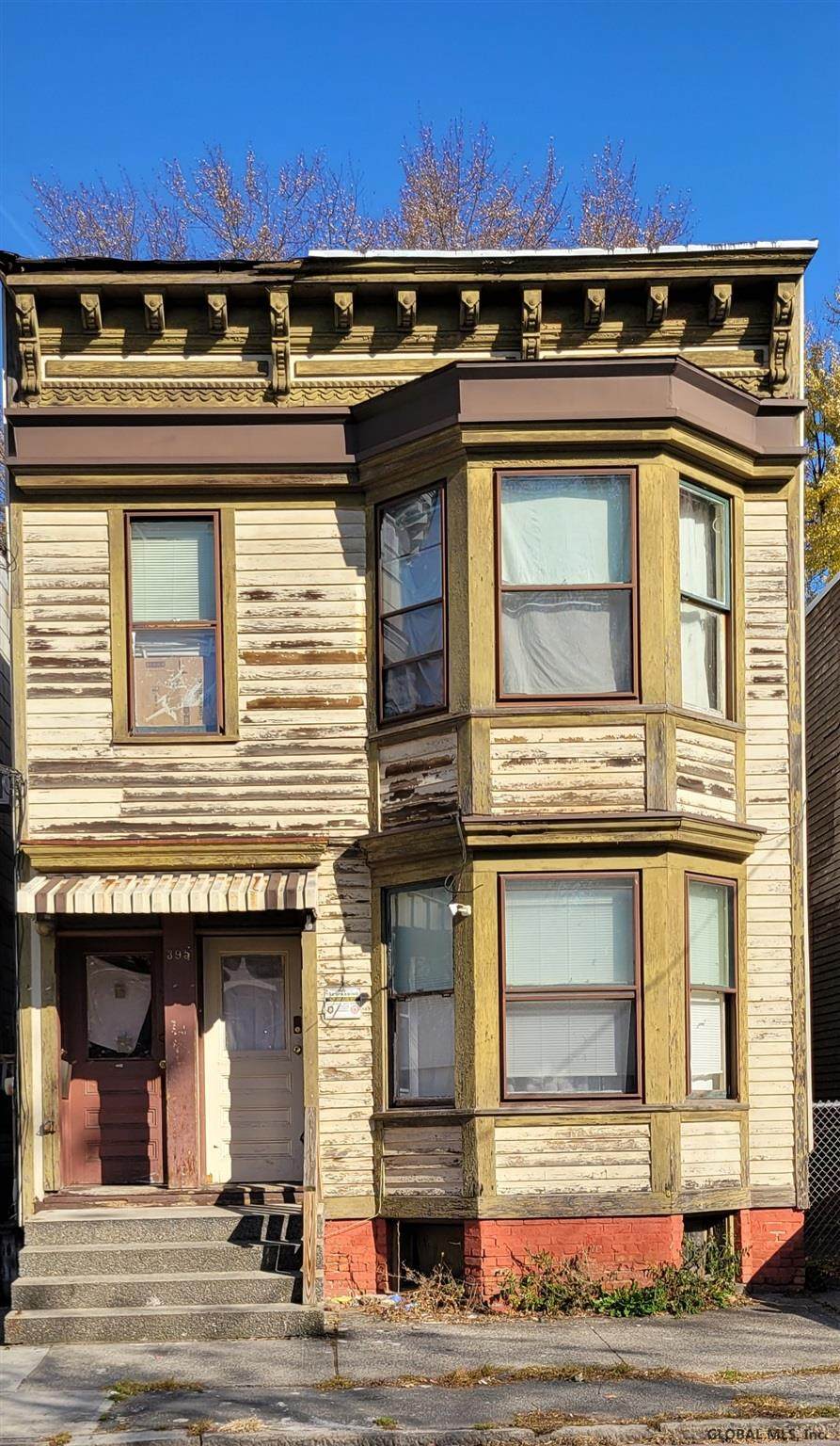 395 1ST ST - Photo 1