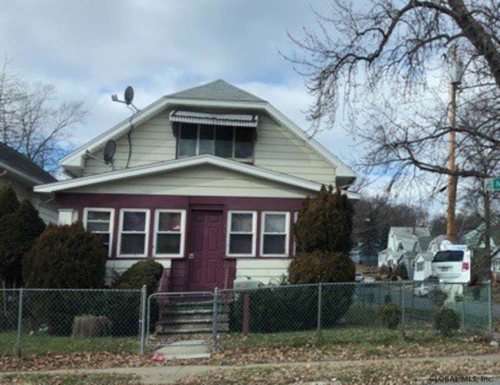 686 Pearl St - Photo 1