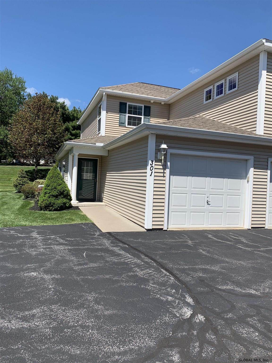 301 Royale Ct - Photo 1